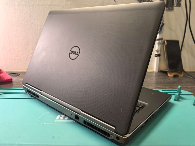 Dell Precision 7720 Carbon i7-6820HQ 32GB DDR4 1TB SSD FHD