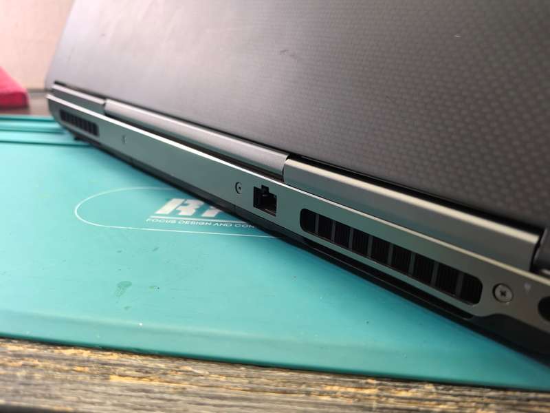 Dell Precision 7720 Carbon i7-6820HQ 32GB DDR4 1TB SSD FHD