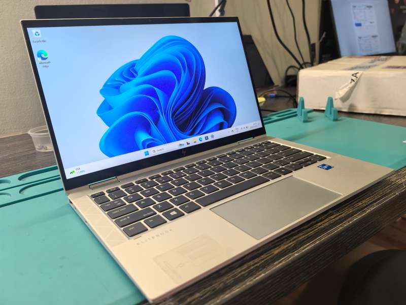 AS NEW!*HP ELITEBOOK X360 1030g8*i5-1145G7-TOUCHSCREEN-16GB RAM-256GB SSD-FHD IPS