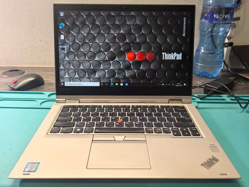 Lenovo ThinkPad Yoga 370 i5-7300U Touchscreen 8GB DDR4 256GB SSD FHD 360 Flip Backlit