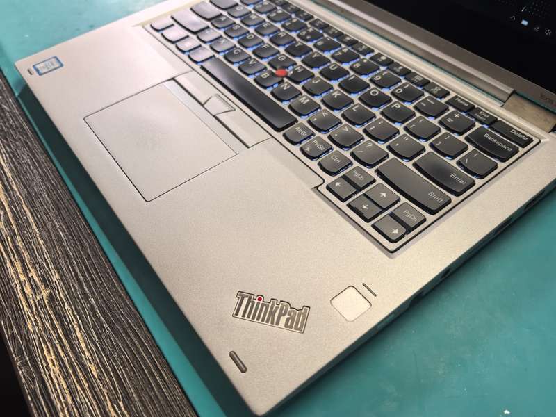 Lenovo ThinkPad Yoga 370 i5-7300U Touchscreen 8GB DDR4 256GB SSD FHD 360 Flip Backlit