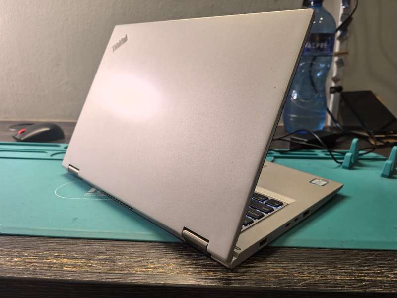 Lenovo ThinkPad Yoga 370 i5-7300U Touchscreen 8GB DDR4 256GB SSD FHD 360 Flip Backlit