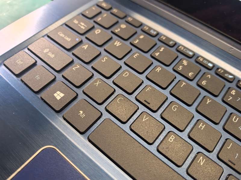 Acer Swift 3 15.6" Laptop i5-7200U 8GB RAM 256GB SSD Full HD Gorilla Glass