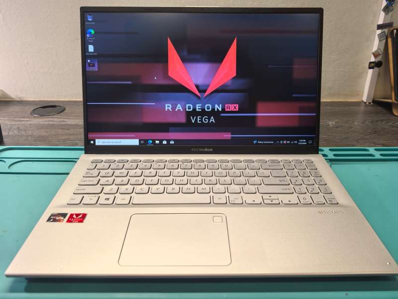 RADEON GRAPHICS-ASUS VIVOBOOK X512*AMD RYZEN 5-3500U-8GB RAM-256GB NVME SSD-FHD