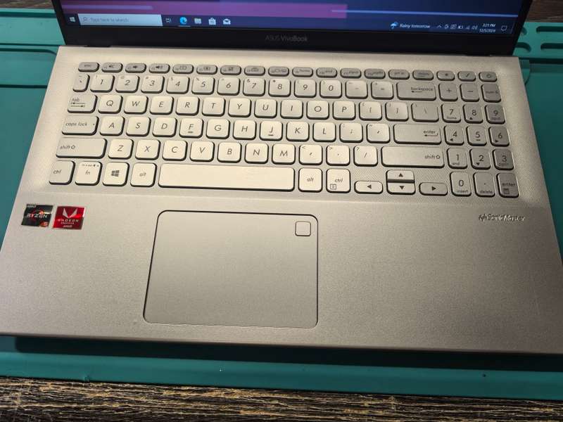 RADEON GRAPHICS-ASUS VIVOBOOK X512*AMD RYZEN 5-3500U-8GB RAM-256GB NVME SSD-FHD