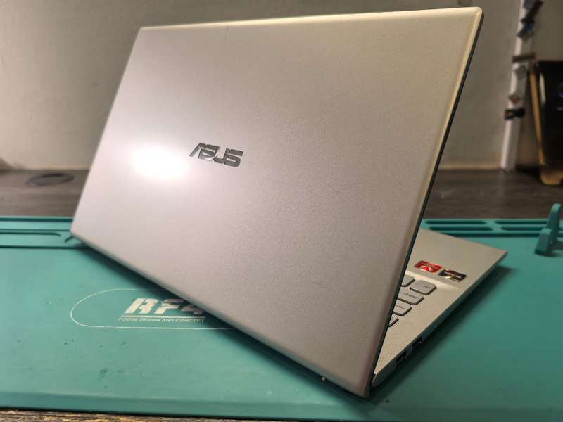 RADEON GRAPHICS-ASUS VIVOBOOK X512*AMD RYZEN 5-3500U-8GB RAM-256GB NVME SSD-FHD