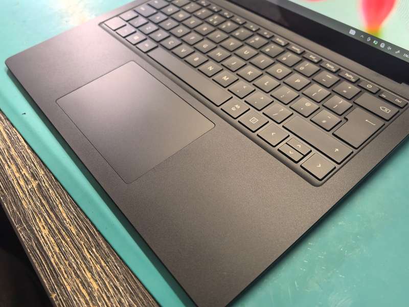 Microsoft Surface Laptop 3 - i5-1035G7 - 8GB RAM - 256GB SSD - 3K Display - Touchscreen