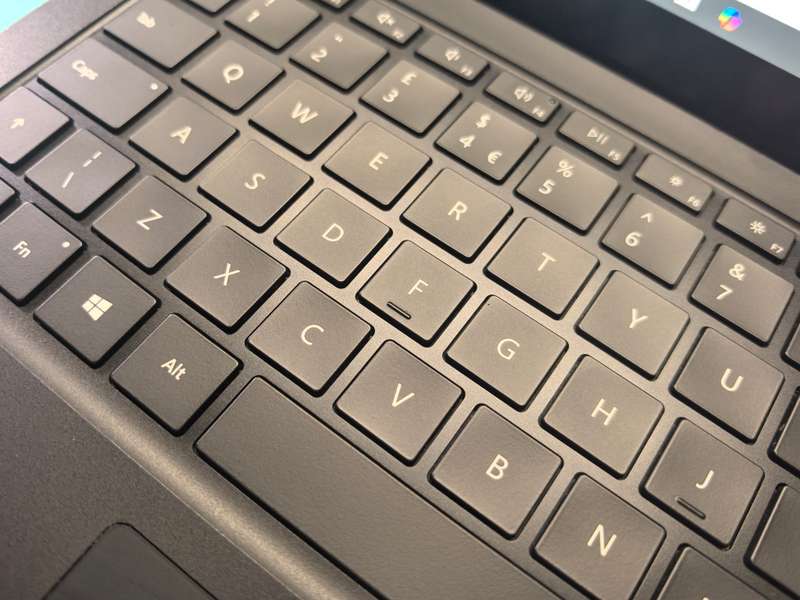 Microsoft Surface Laptop 3 - i5-1035G7 - 8GB RAM - 256GB SSD - 3K Display - Touchscreen