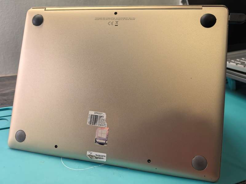 HUAWEI MATEBOOK X*i7-7500U*8GB DDR4*256GB SSD*2K DISPLAY*IPS*UHD GRAPHICS