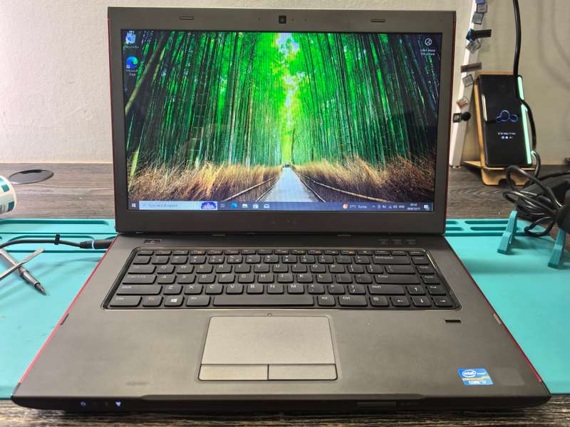 QUAD CORE i7-DELL VOSTRO 3560*i7-3632QM-8GB RAM-256GB SSD-RADEON GRAPHICS-DVD-HD DISPLAY