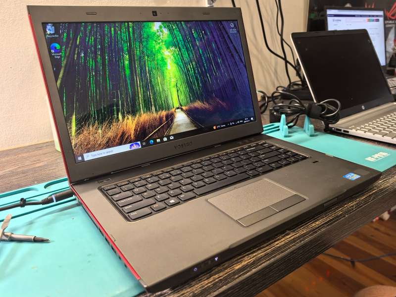 QUAD CORE i7-DELL VOSTRO 3560*i7-3632QM-8GB RAM-256GB SSD-RADEON GRAPHICS-DVD-HD DISPLAY