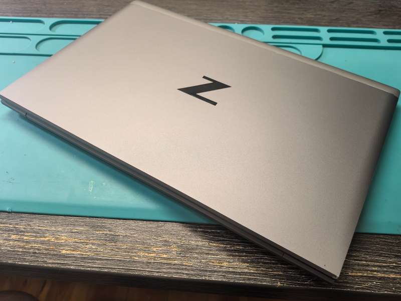 HP ZBook Firefly 15 G7 with i7-10510U, 16GB DDR4, 4TB SSD, FHD display, and docking station