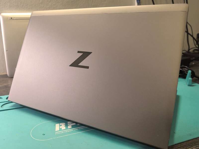 HP ZBook Firefly 15 G7 with i7-10510U, 16GB DDR4, 4TB SSD, FHD display, and docking station