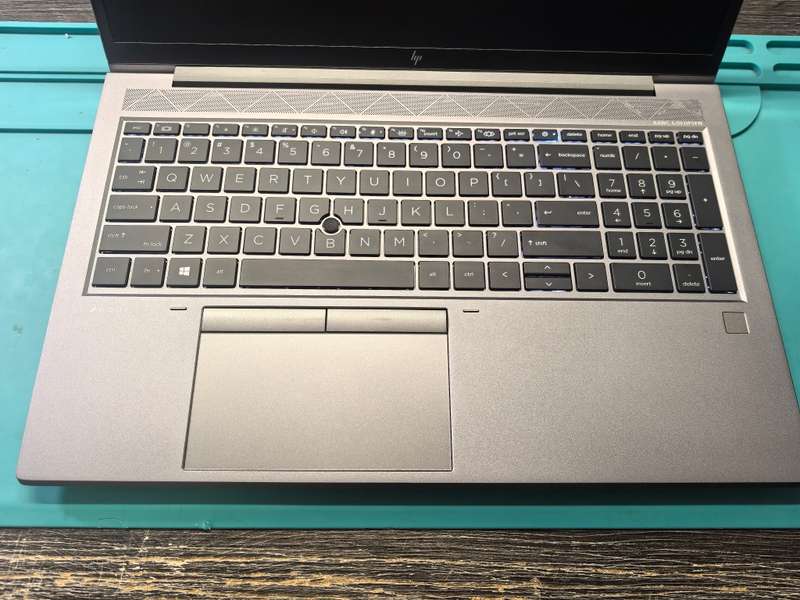 HP ZBook Firefly 15 G7 with i7-10510U, 16GB DDR4, 4TB SSD, FHD display, and docking station