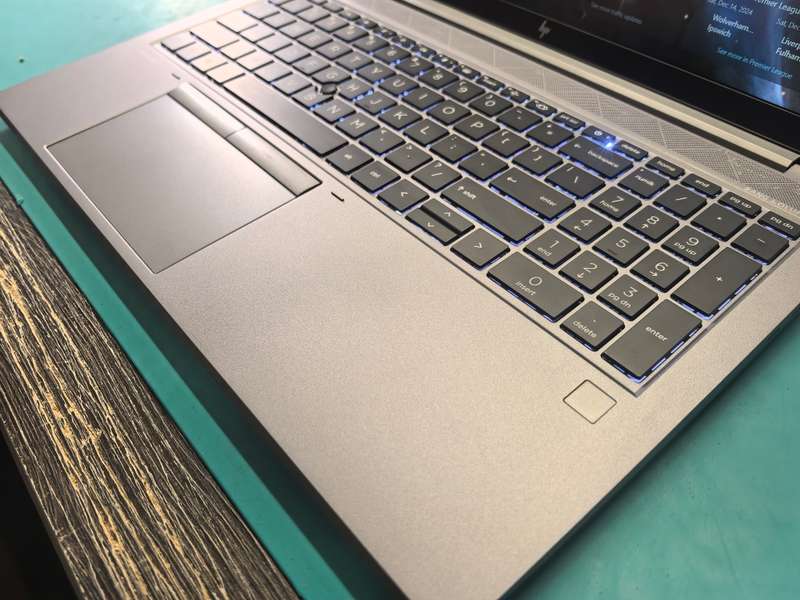 HP ZBook Firefly 15 G7 with i7-10510U, 16GB DDR4, 4TB SSD, FHD display, and docking station