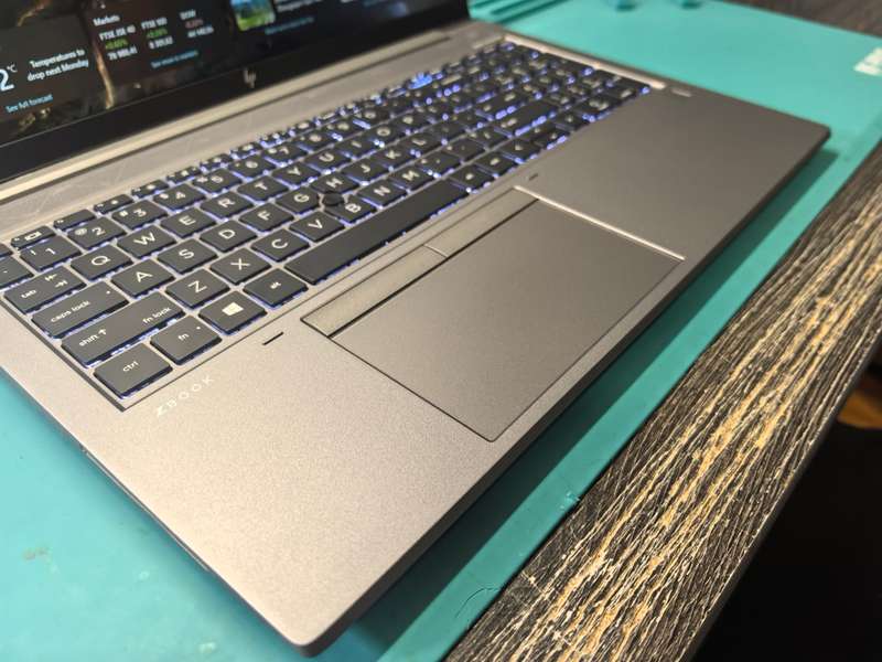 HP ZBook Firefly 15 G7 with i7-10510U, 16GB DDR4, 4TB SSD, FHD display, and docking station