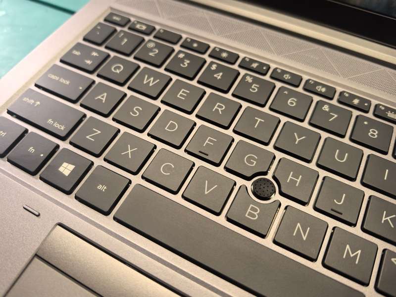 HP ZBook Firefly 15 G7 with i7-10510U, 16GB DDR4, 4TB SSD, FHD display, and docking station