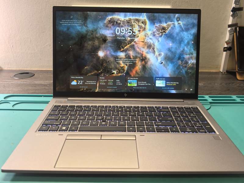 HP ZBook Firefly 15 G7 with i7-10510U, 16GB DDR4, 4TB SSD, FHD display, and docking station