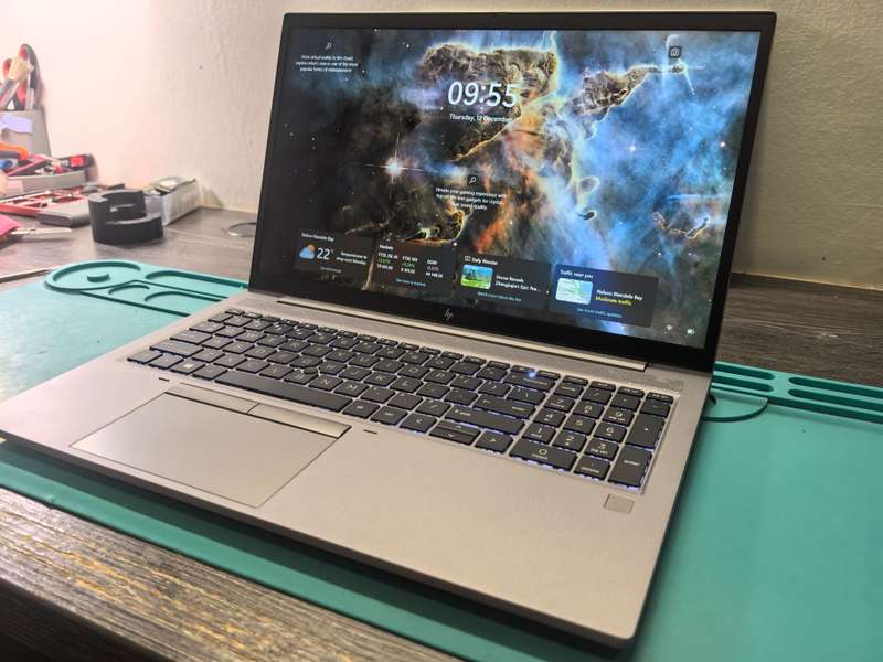 HP ZBook Firefly 15 G7 with i7-10510U, 16GB DDR4, 4TB SSD, FHD display, and docking station