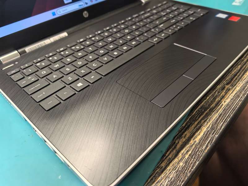 Quad Core i7 HP Notebook 15 with i7-8550U, 8GB DDR4, 256GB SSD, Radeon 520, HD