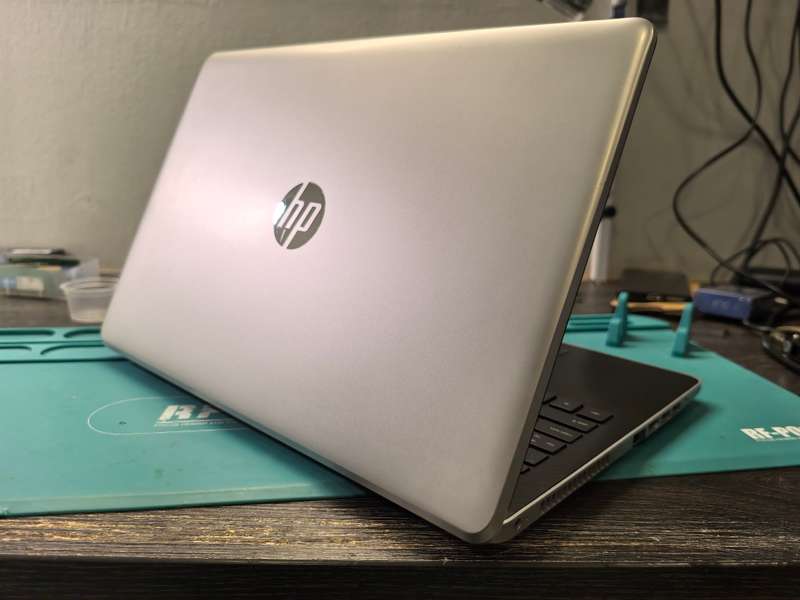 Quad Core i7 HP Notebook 15 with i7-8550U, 8GB DDR4, 256GB SSD, Radeon 520, HD