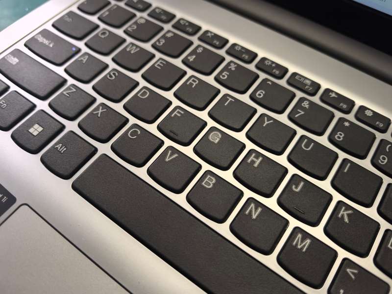 Lenovo Ideapad 1-N4020 Celeron-4GB DDR4-256GB NVMe SSD-UHD Graphics-FHD