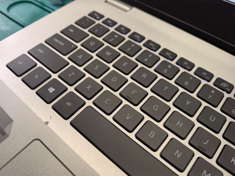 QUAD CORE i5-DELL INSPIRON 5510-i5-1035G1-8GB DDR4*256GB SSD*FHD