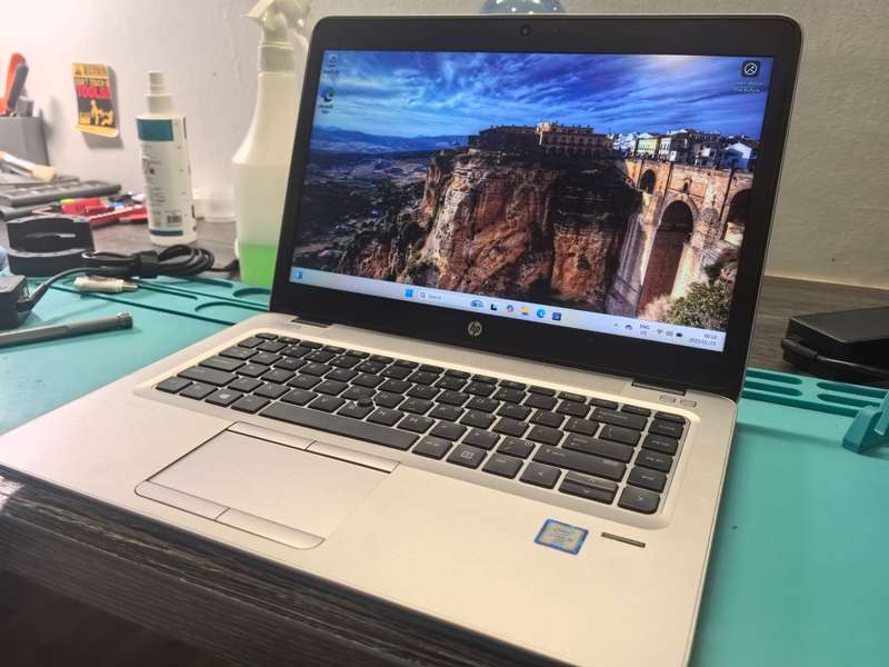 *HP ELITEBOOK 840 G3*i5-6300U*8GB DDR4*256GB SSD-500GB HDD*FHD*BACKLIT