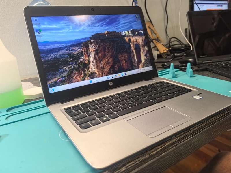 *HP ELITEBOOK 840 G3*i5-6300U*8GB DDR4*256GB SSD-500GB HDD*FHD*BACKLIT