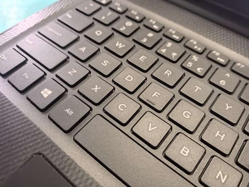 Dell Inspiron 3580 Quad Core i7-8565U 16GB FHD 512GB NVMe SSD