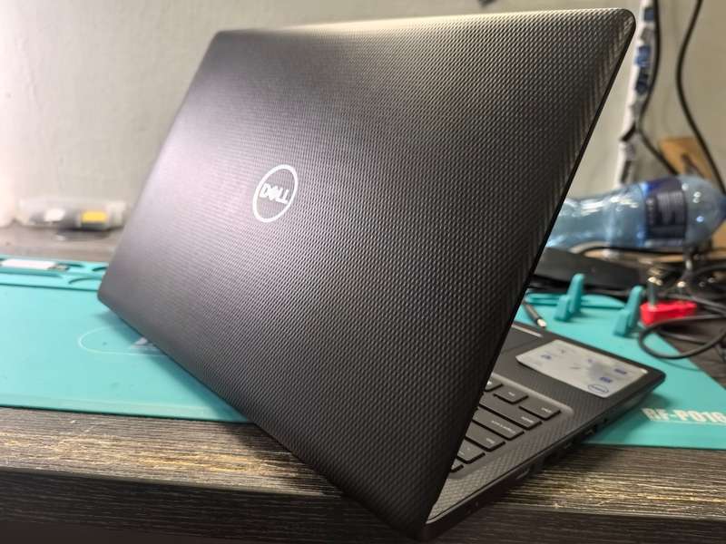 Dell Inspiron 3580 Quad Core i7-8565U 16GB FHD 512GB NVMe SSD
