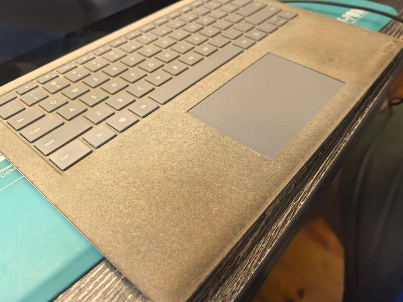 *Microsoft Surface LAPTOP*i7-7660U*8GB DDR4*256GB SSD*2K DISPLAY!*IRIS PLUS!