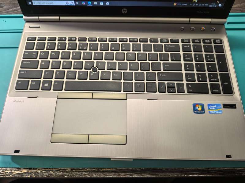 HP ELITEBOOK 8570P*i5-VPRO3360m-8GB RAM-256GB SSD-DVD-HD+