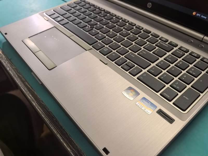 HP ELITEBOOK 8570P*i5-VPRO3360m-8GB RAM-256GB SSD-DVD-HD+