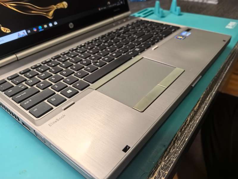 HP ELITEBOOK 8570P*i5-VPRO3360m-8GB RAM-256GB SSD-DVD-HD+