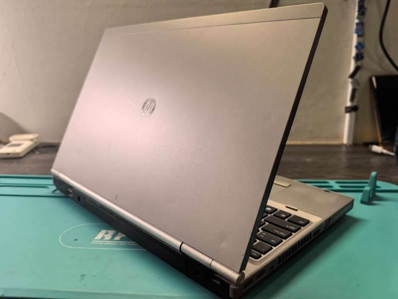 HP ELITEBOOK 8570P*i5-VPRO3360m-8GB RAM-256GB SSD-DVD-HD+