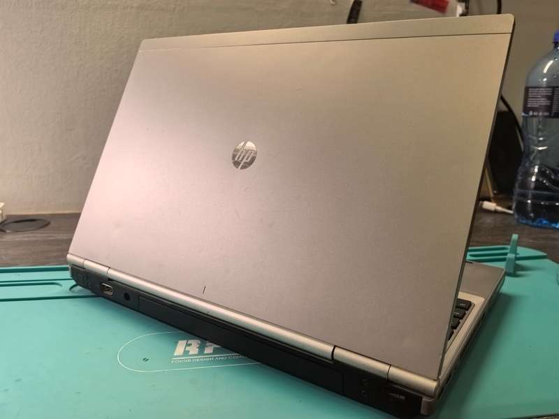 HP ELITEBOOK 8570P*i5-VPRO3360m-8GB RAM-256GB SSD-DVD-HD+