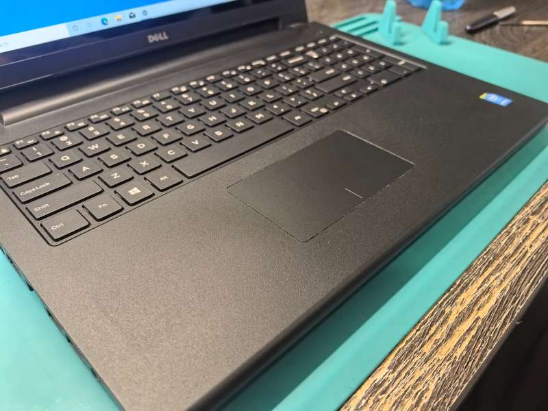 TOUCHSCREEN-DELL INSPIRON 15 3543-i3-5005u*8GB RAM*256GB SSD*DVD
