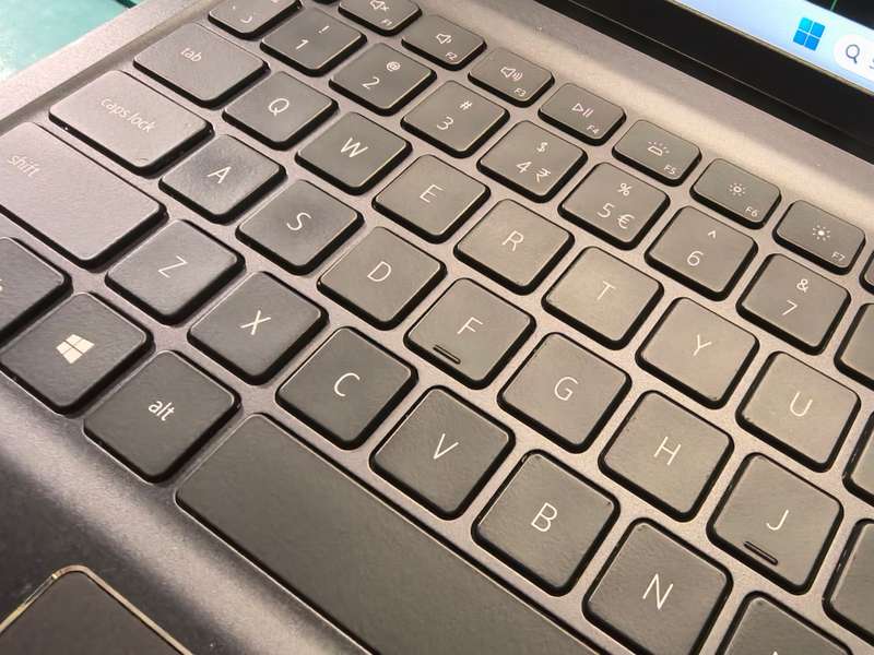 DELL VOSTRO 5510-i5-11300H-NVIDIA MX450-8GB DDR4*512GB SSD*FHD*IR*BACKLIT*