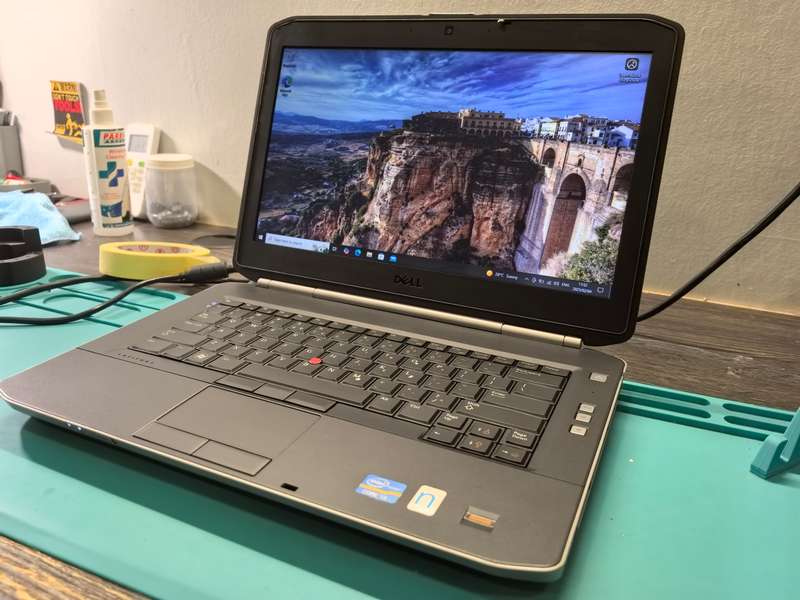 Dell Latitude E5420 Laptop - i3-2330M, 8GB DDR3, 256GB SSD, HD Display, Backlit Keyboard