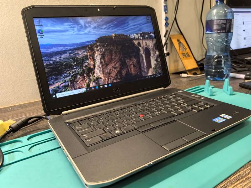 Dell Latitude E5420 Laptop - i3-2330M, 8GB DDR3, 256GB SSD, HD Display, Backlit Keyboard