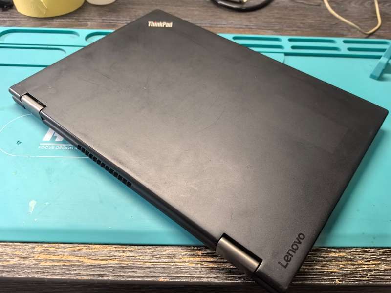 Lenovo ThinkPad Yoga 370 i5-7300U Touchscreen 8GB DDR4 256GB SSD FHD 360 Flip Backlit