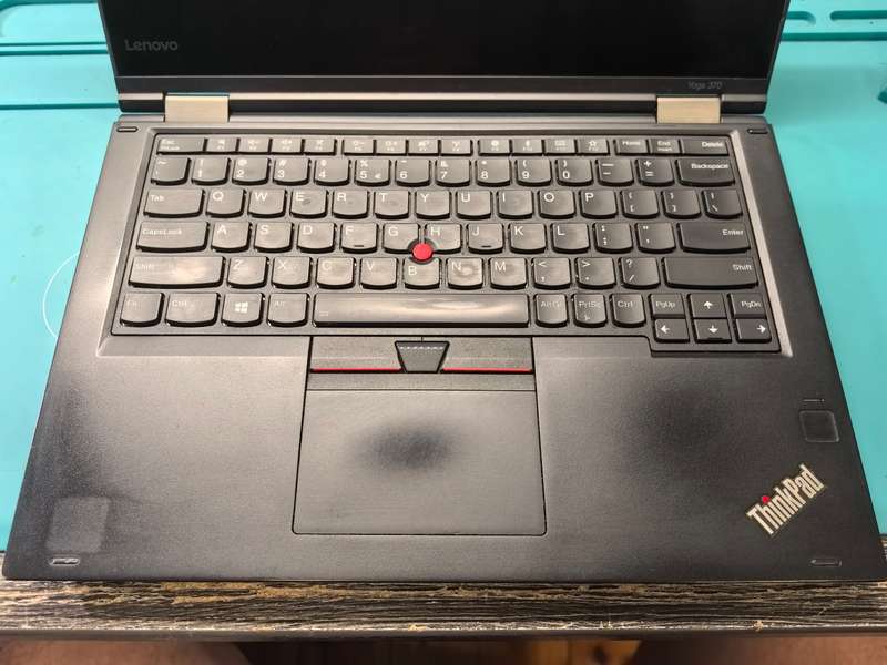 Lenovo ThinkPad Yoga 370 i5-7300U Touchscreen 8GB DDR4 256GB SSD FHD 360 Flip Backlit