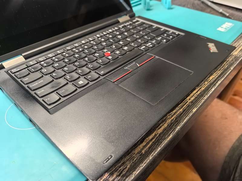 Lenovo ThinkPad Yoga 370 i5-7300U Touchscreen 8GB DDR4 256GB SSD FHD 360 Flip Backlit