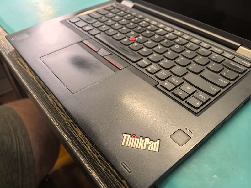 Lenovo ThinkPad Yoga 370 i5-7300U Touchscreen 8GB DDR4 256GB SSD FHD 360 Flip Backlit