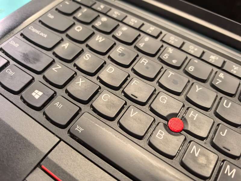 Lenovo ThinkPad Yoga 370 i5-7300U Touchscreen 8GB DDR4 256GB SSD FHD 360 Flip Backlit