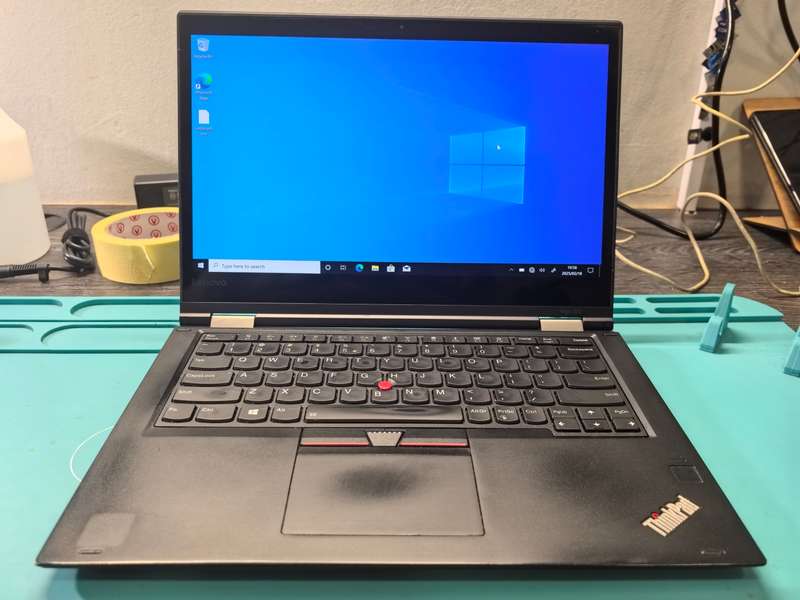 Lenovo ThinkPad Yoga 370 i5-7300U Touchscreen 8GB DDR4 256GB SSD FHD 360 Flip Backlit