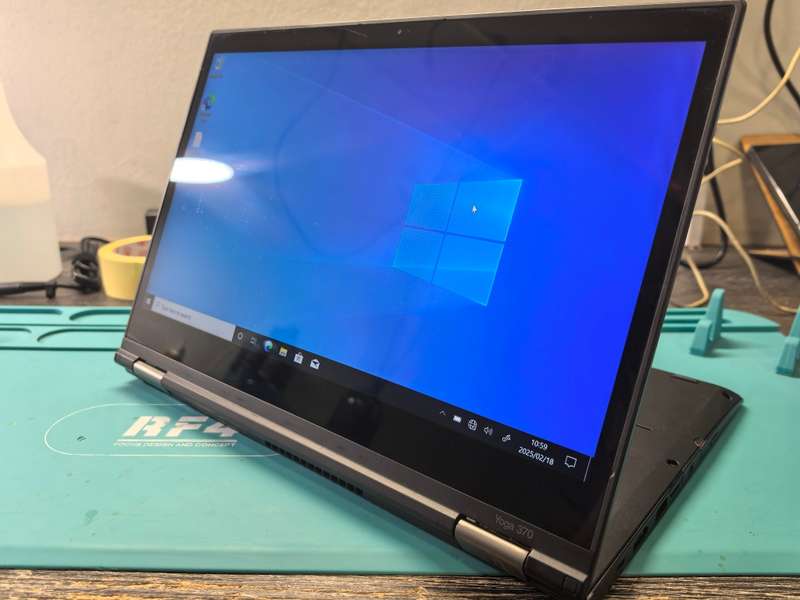 Lenovo ThinkPad Yoga 370 i5-7300U Touchscreen 8GB DDR4 256GB SSD FHD 360 Flip Backlit