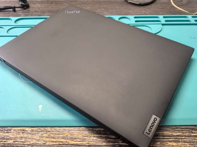 LATE ENTRY-13th gen i5-LENOVO THINKPAD T14*i5-1335u*16GB DDR4*FHD*256GB SSD
