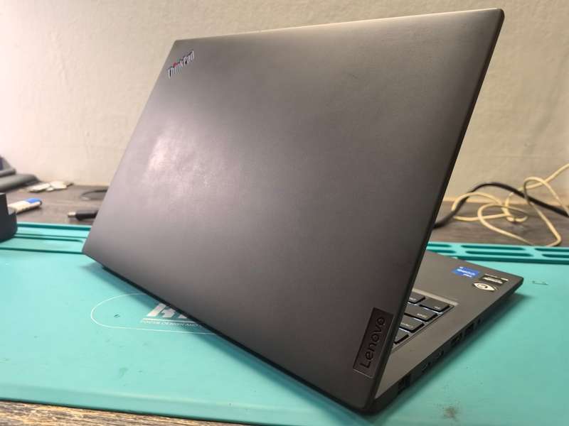 LATE ENTRY-13th gen i5-LENOVO THINKPAD T14*i5-1335u*16GB DDR4*FHD*256GB SSD